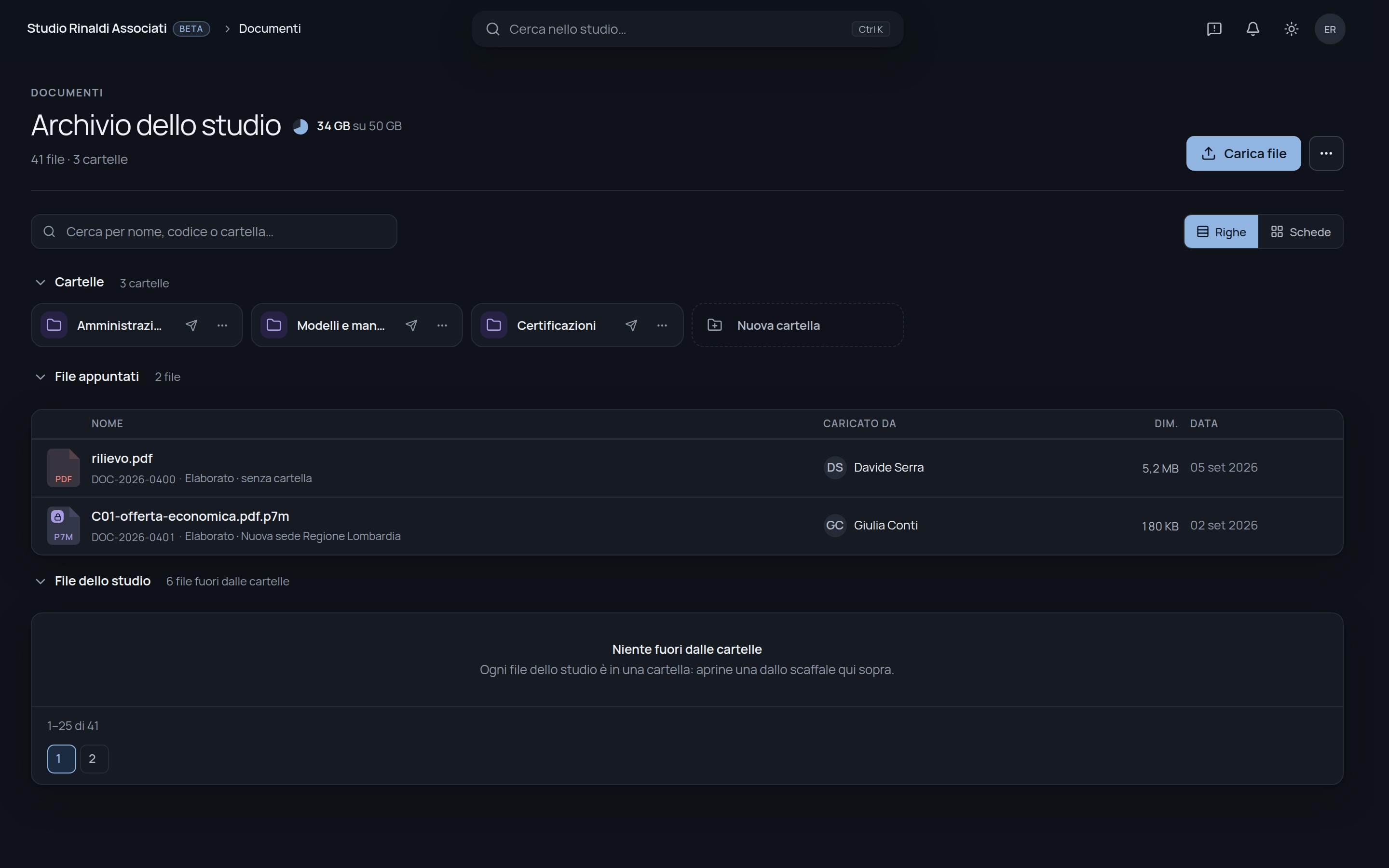 L’archivio documenti dello studio con cartelle e file appuntati