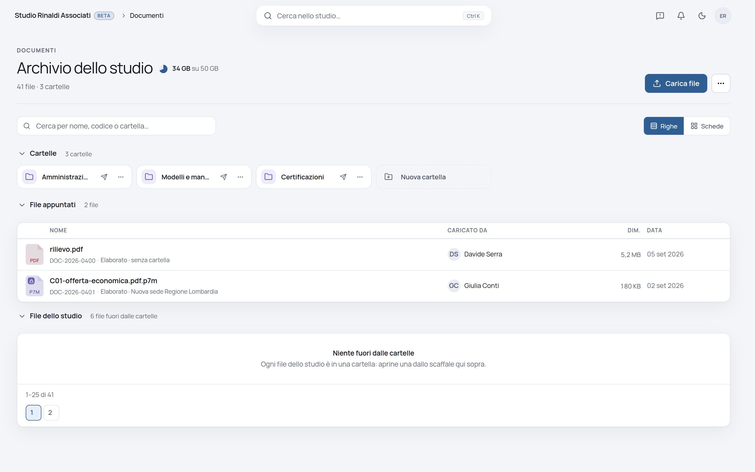 L’archivio documenti dello studio con cartelle e file appuntati
